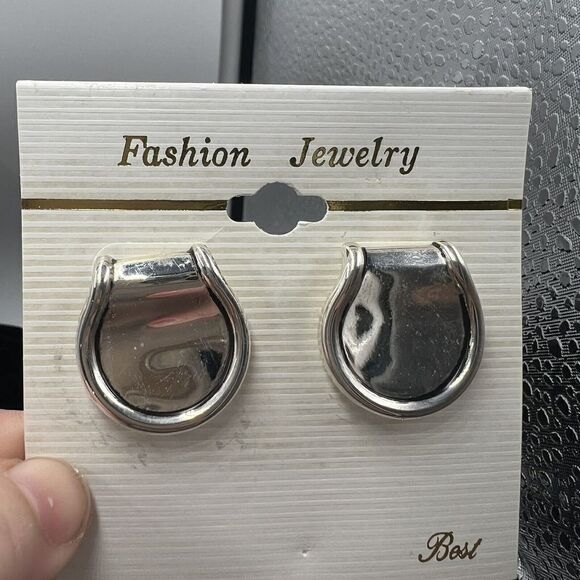 Vintage Clip On Earrings Silver Tone Chunky Thumb Print Style Silver Plated BEST - Picture 4 of 7